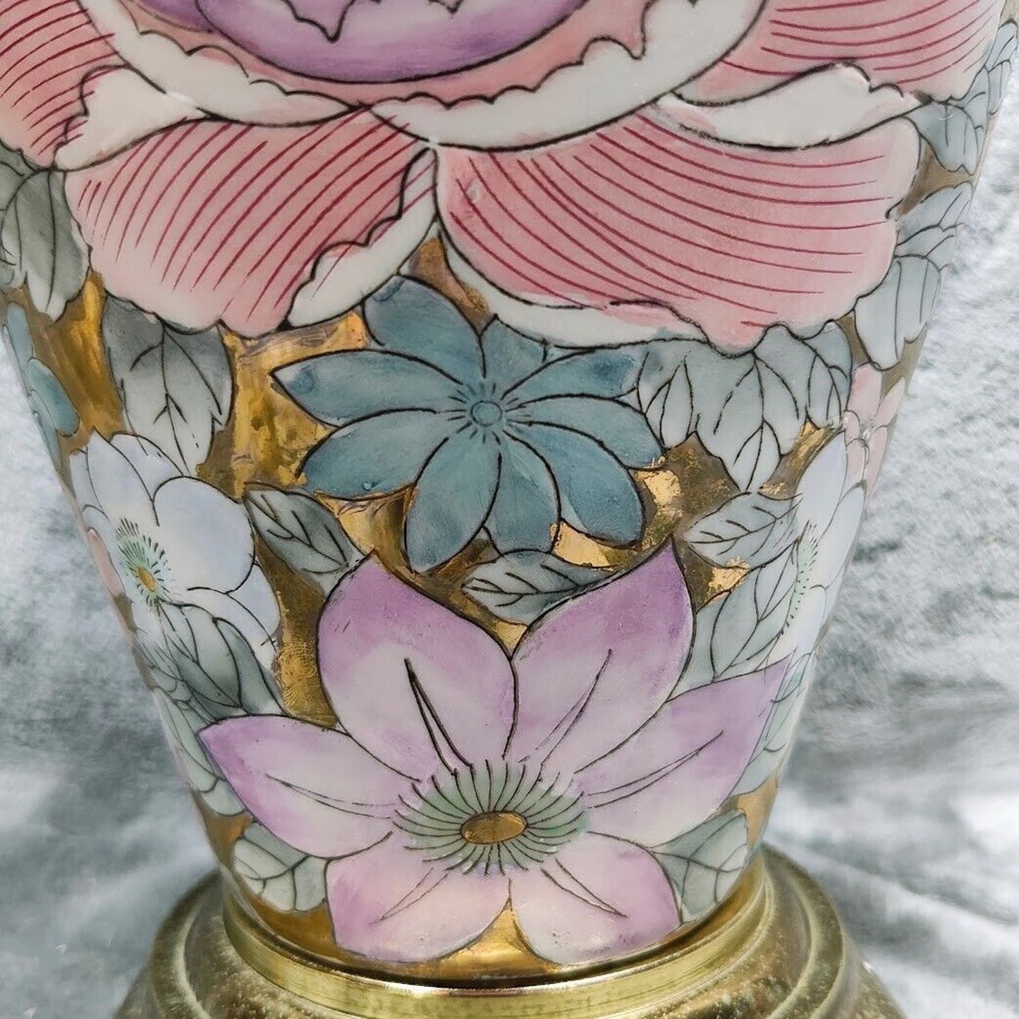 Golden Peony by Toyo Table Lamp Flowers 26.5 Inch Tall Works 100%