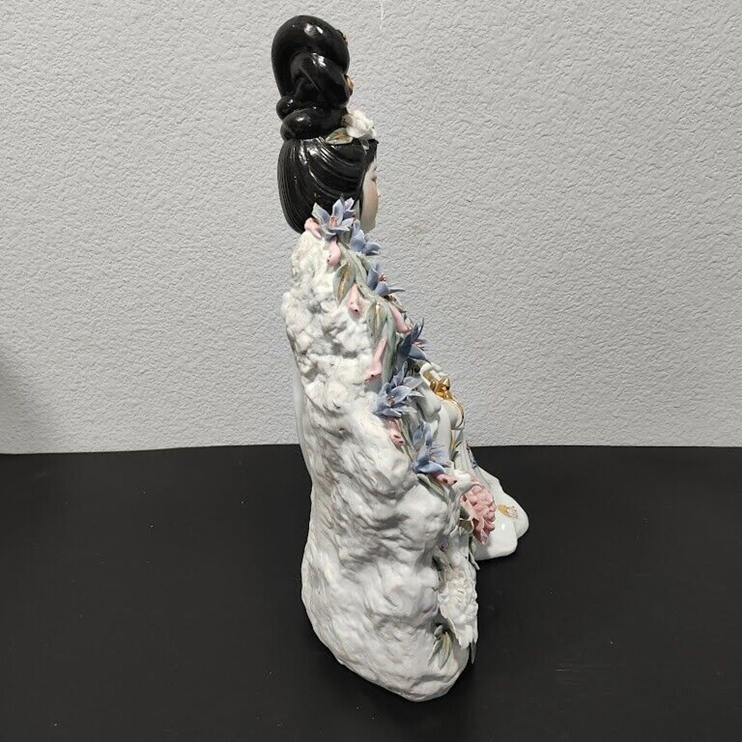 Japanese Geisha Porcelain Figurine Statue Floral Collectors Item. Dimensions 16”