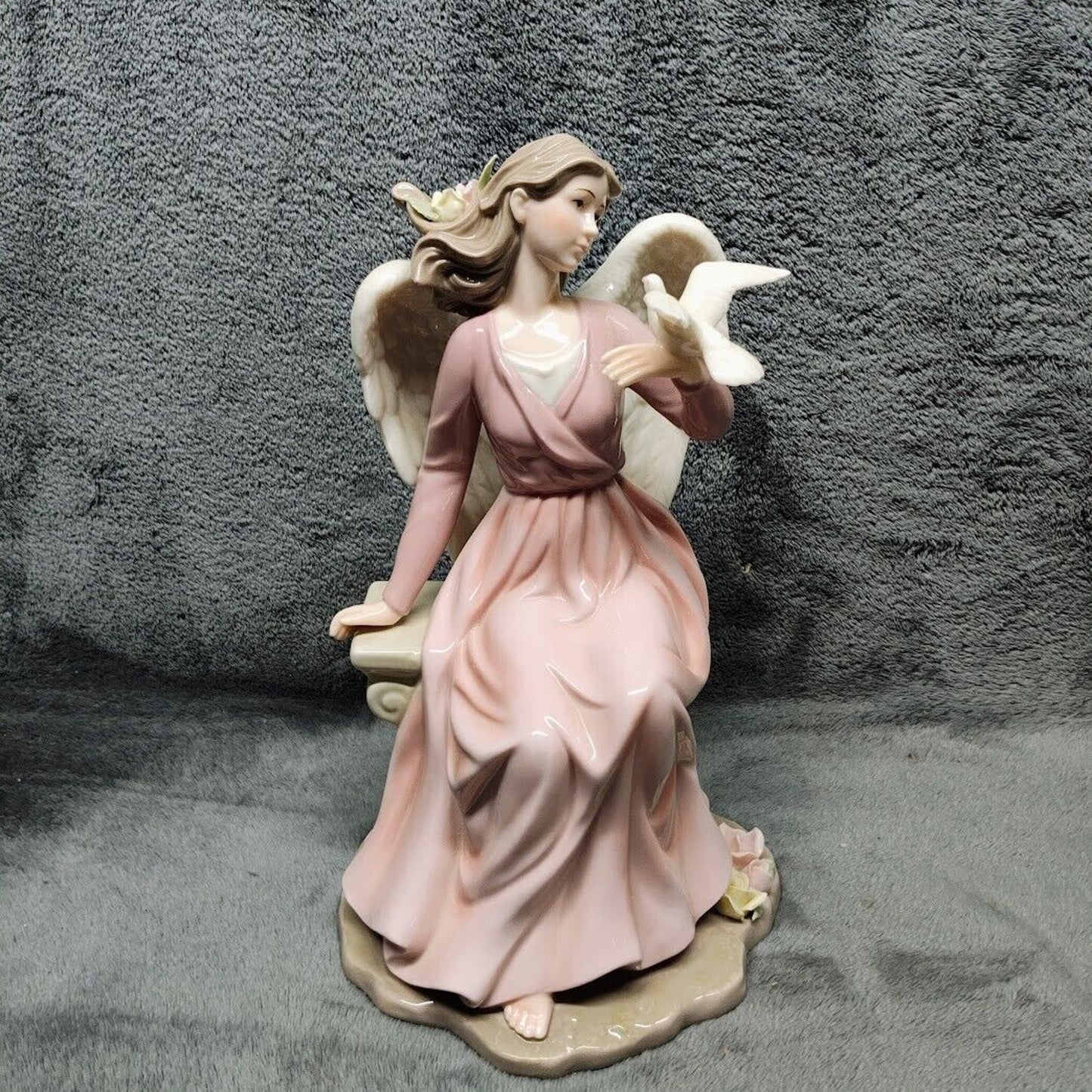 Grandeur Noel Collectors Edition 2001 Porcelain Angel with Dove