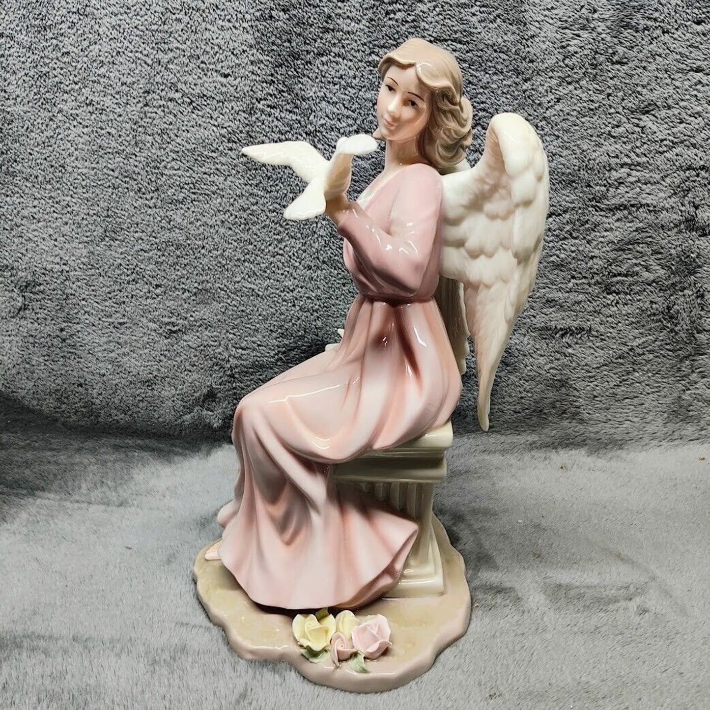 Grandeur Noel Collectors Edition 2001 Porcelain Angel with Dove