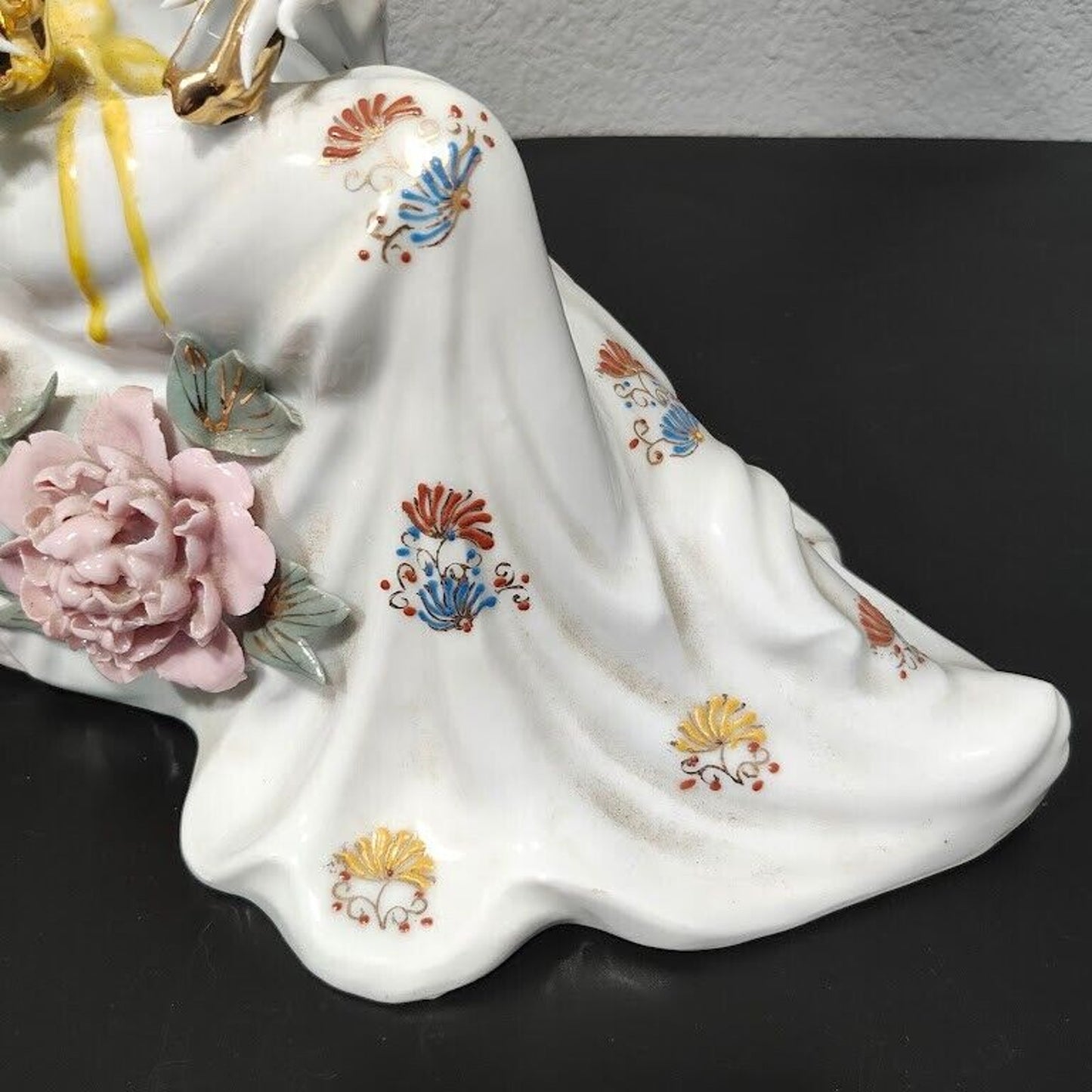 Japanese Geisha Porcelain Figurine Statue Floral Collectors Item. Dimensions 16”