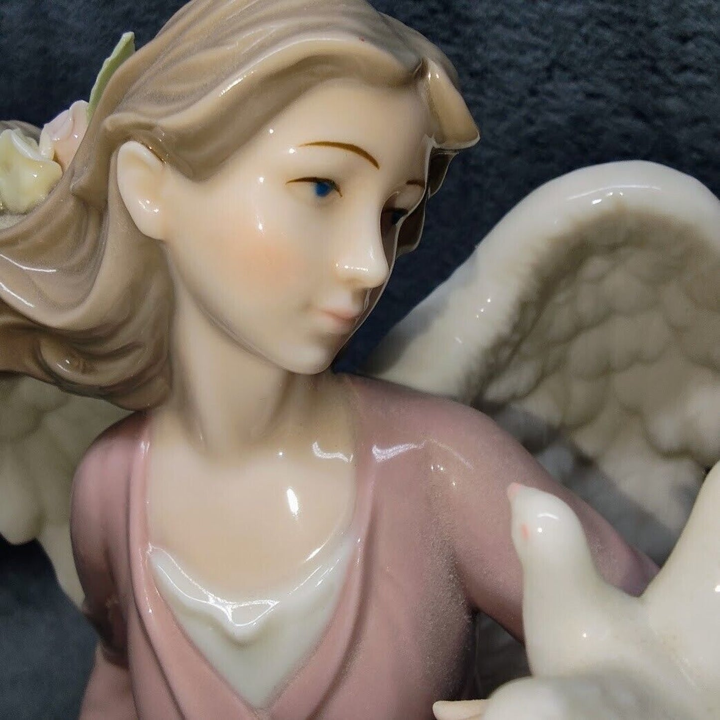 Grandeur Noel Collectors Edition 2001 Porcelain Angel with Dove